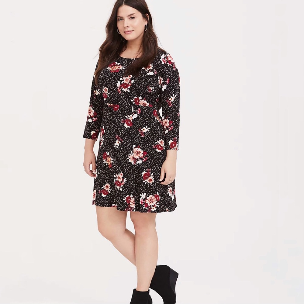 TORRID Black floral Challis shift dress 4X 26
